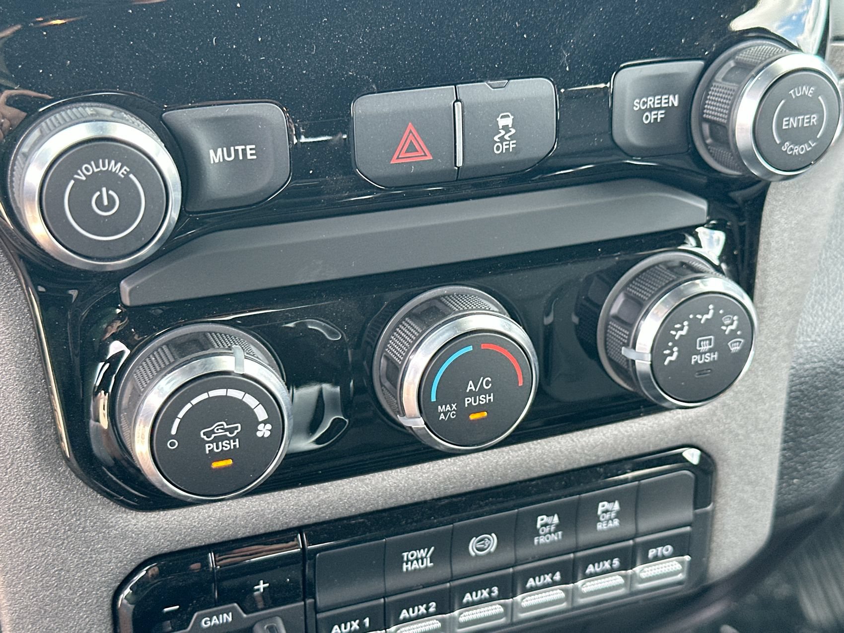 New 2026 RAM 3500 Tradesman w/ Chrome Appearance Group A AWD/4WD image 17