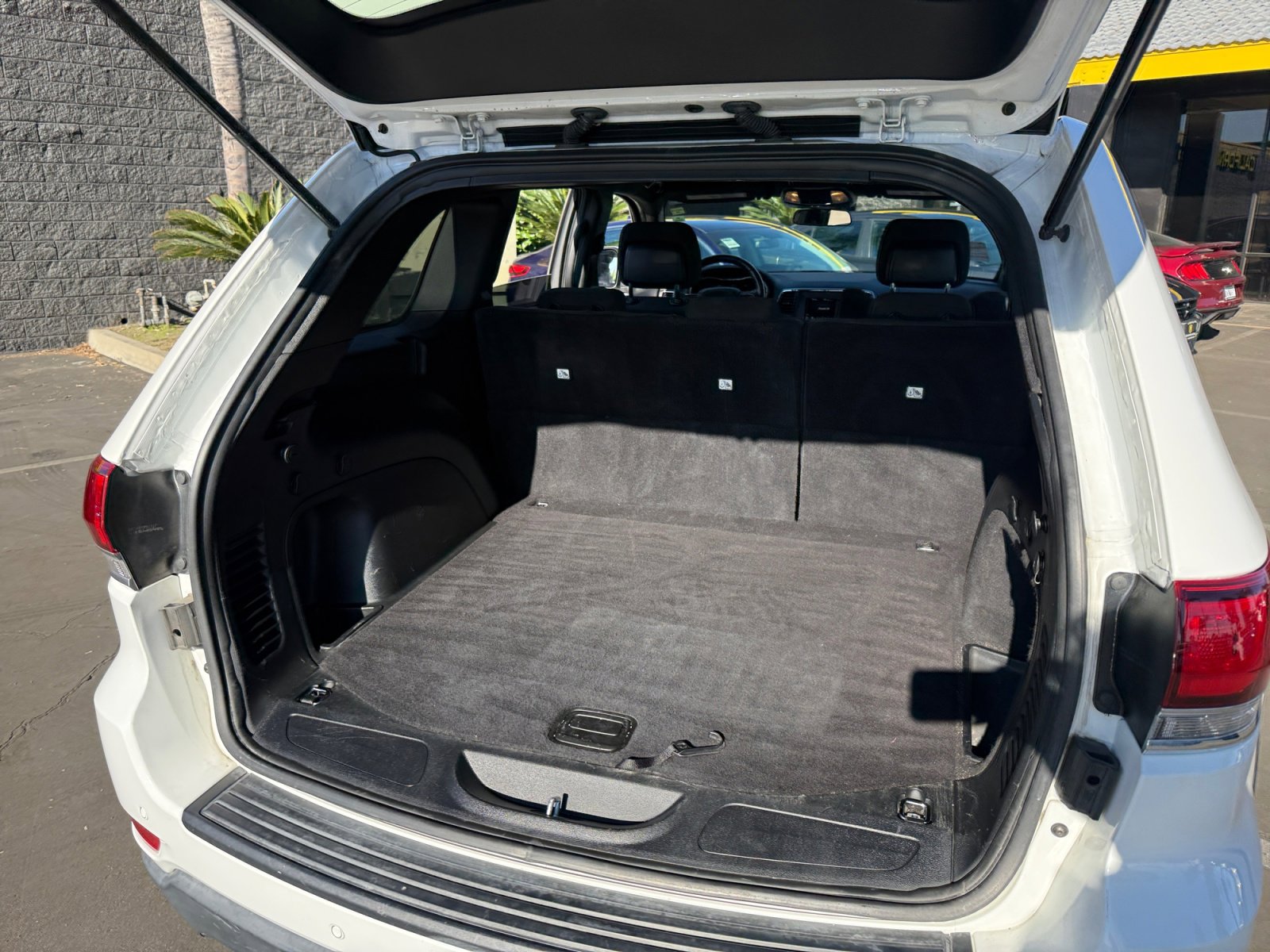 Used 2021 Jeep Grand Cherokee Laredo image 20