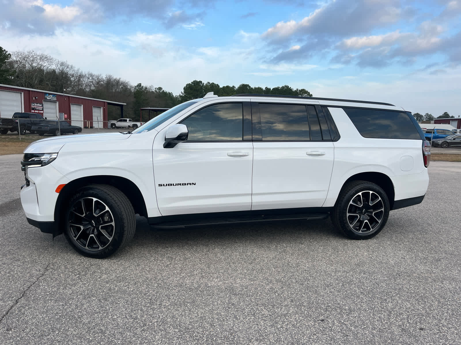 Used 2021 Chevrolet Suburban RST w/ Luxury Package image 3