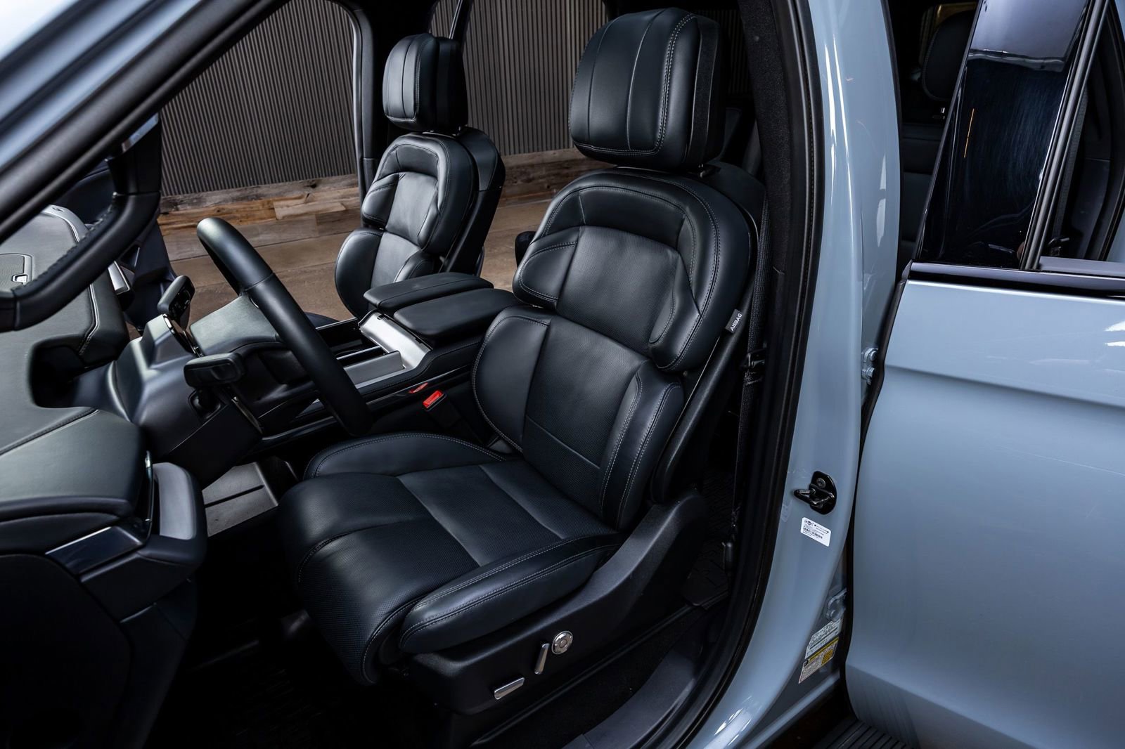 Used 2025 Lincoln Navigator L Reserve w/ Jet Appearance Package image 30