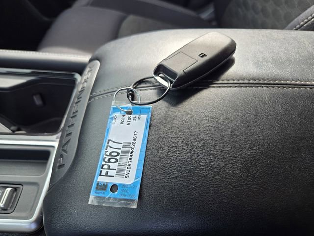 Used 2024 Nissan Pathfinder SV image 25