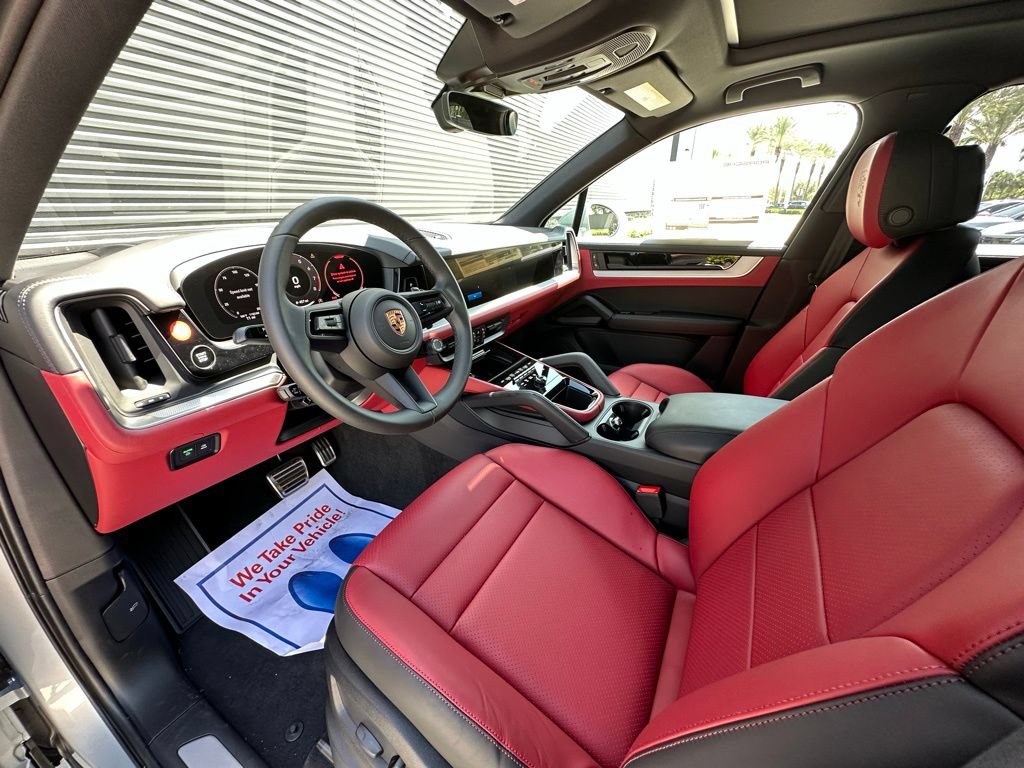 Certified 2025 Porsche Cayenne S AWD/4WD image 4