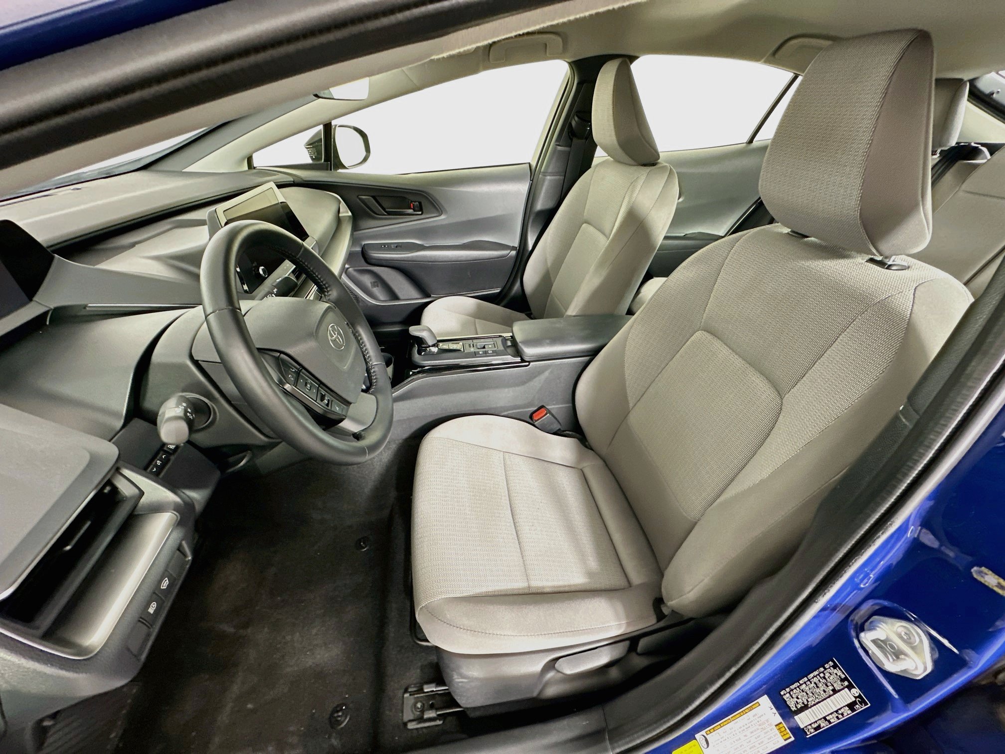 Used 2025 Toyota Prius LE FWD image 13