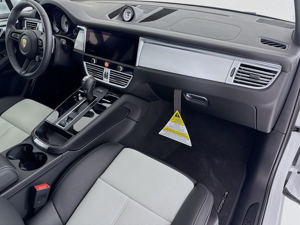New 2026 Porsche Macan GTS image 31