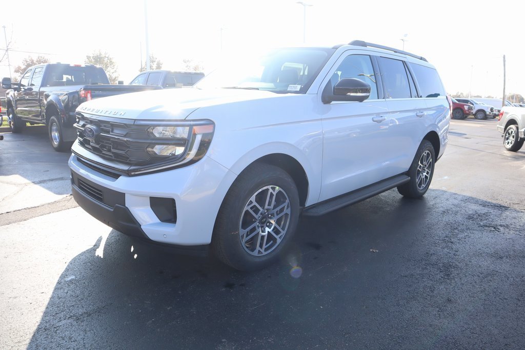 New 2025 Ford Expedition Active image 10