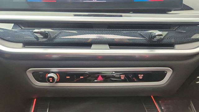 Used 2024 BMW X7 xDrive40i w/ M Sport Package image 57