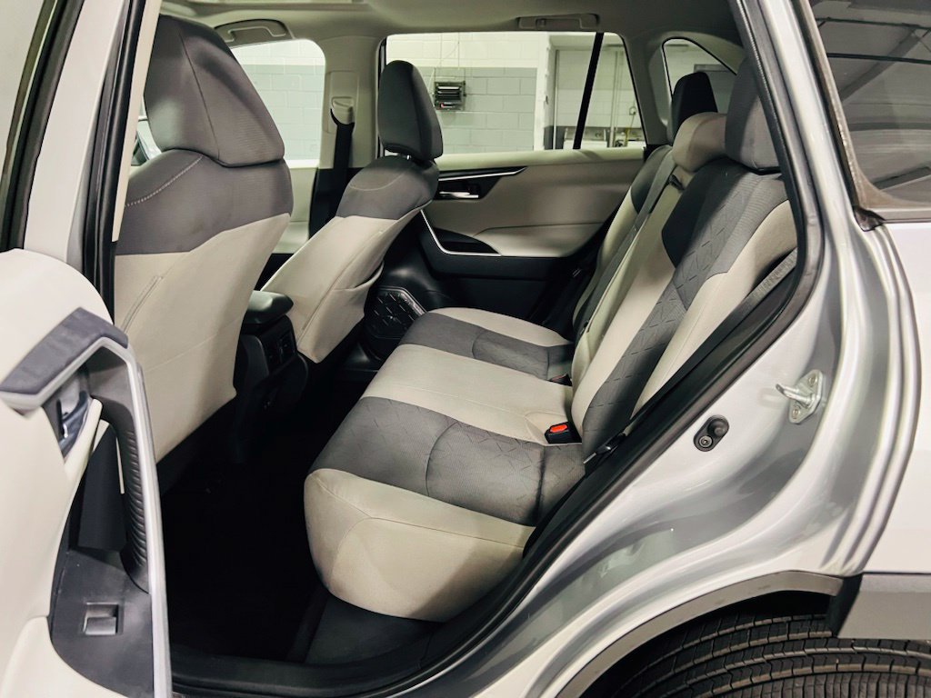 Used 2021 Toyota RAV4 XLE w/ Convenience Package FWD image 25