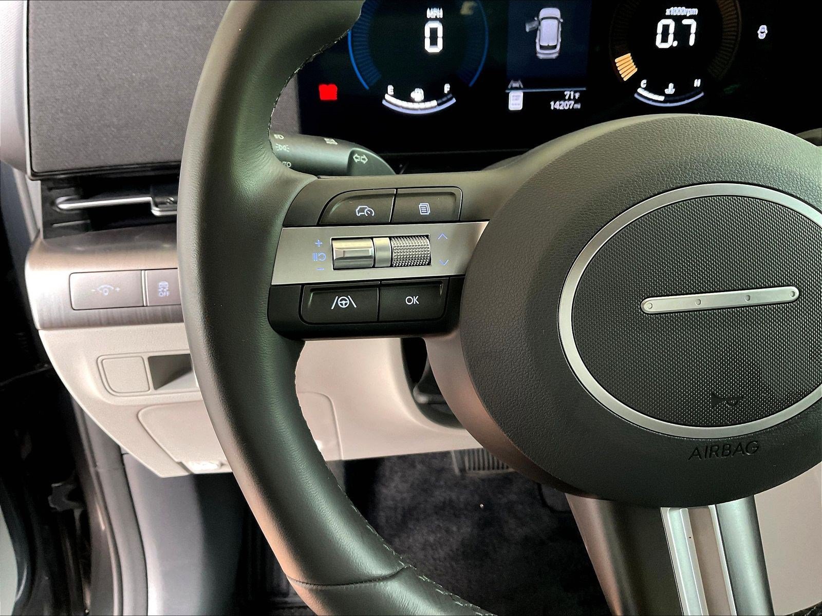 Used 2024 Hyundai Kona SEL FWD image 11