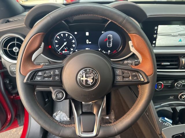 Used 2025 Alfa Romeo Stelvio Sprint image 13