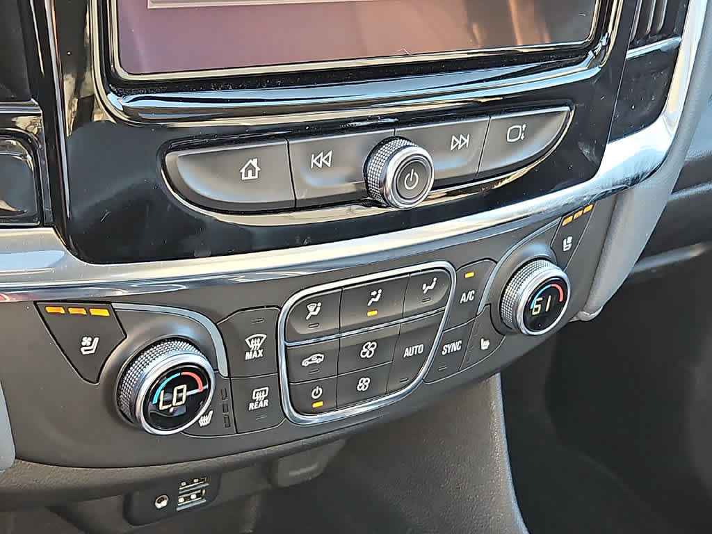 Used 2021 Chevrolet Traverse Premier FWD image 16