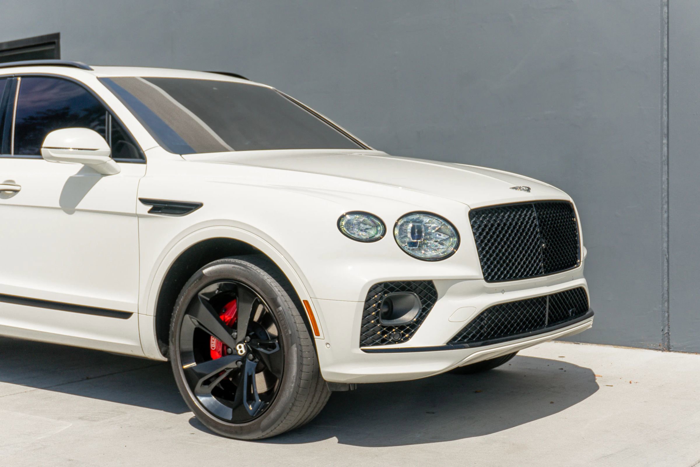 Used 2023 Bentley Bentayga image 39