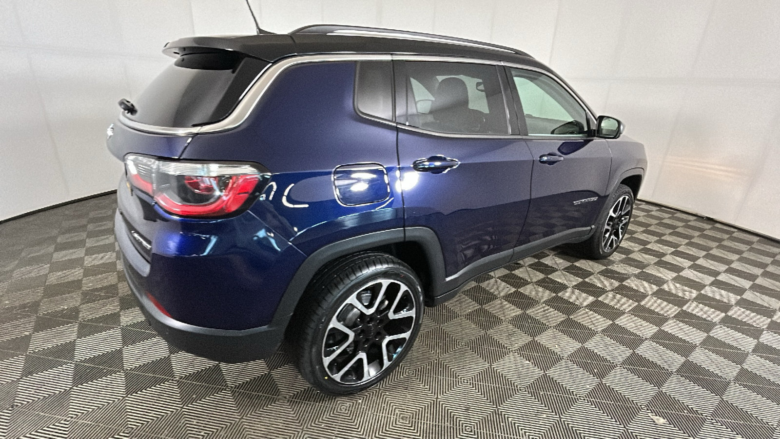 Used 2021 Jeep Compass Limited w/ Sun and Sound Group AWD/4WD image 3
