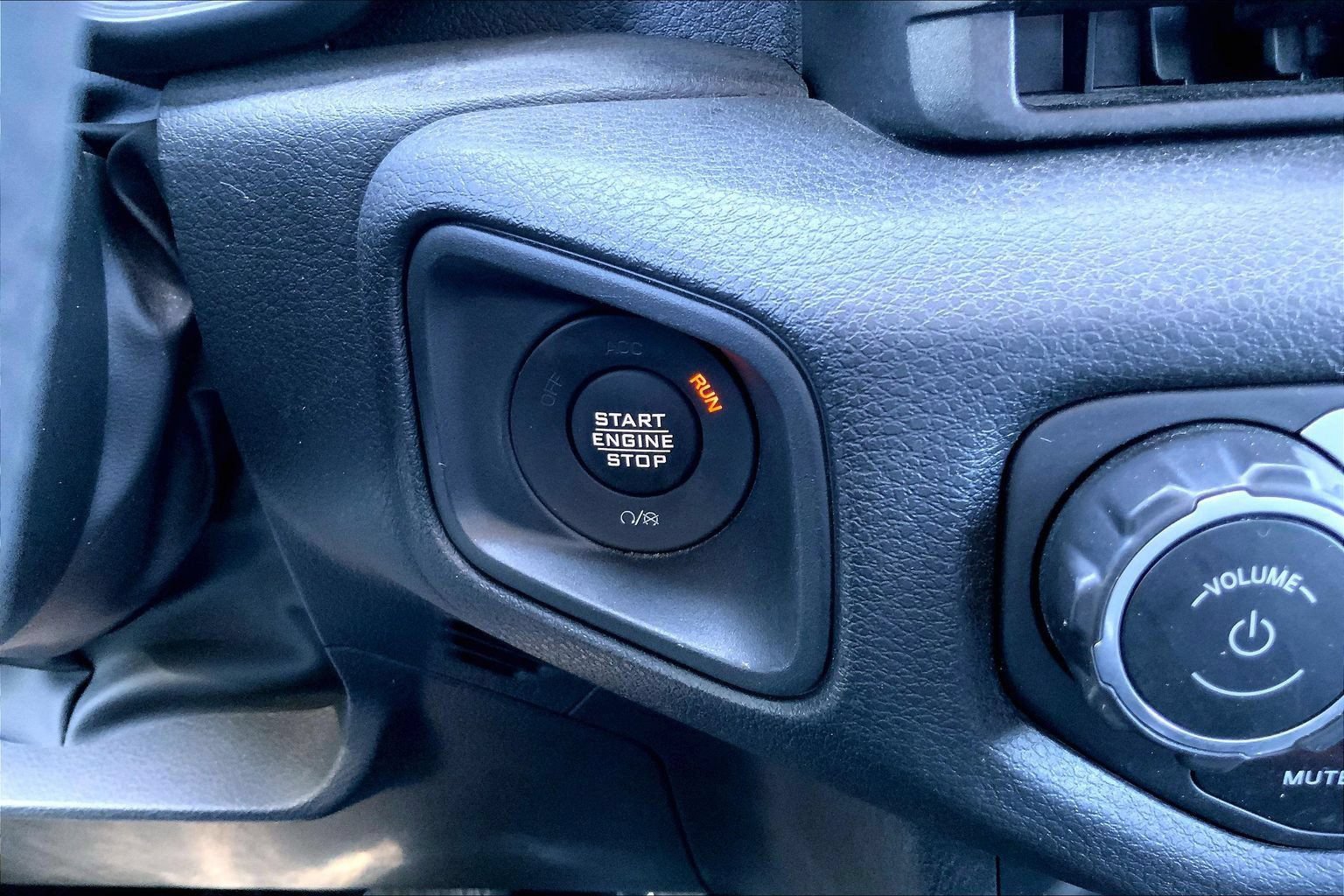 Certified 2024 Jeep Gladiator Sport AWD/4WD image 27
