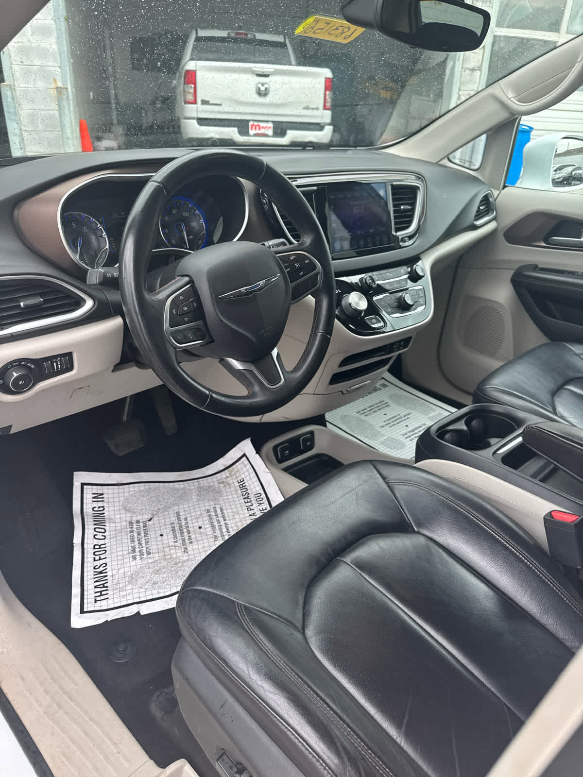 Used 2017 Chrysler Pacifica Touring-L image 10