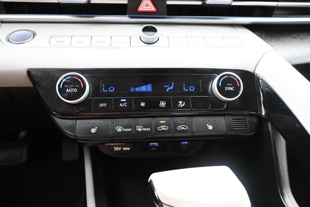 Used 2025 Hyundai Elantra Limited FWD image 19