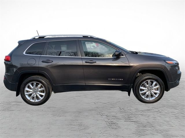 Used 2017 Jeep Cherokee Limited image 2