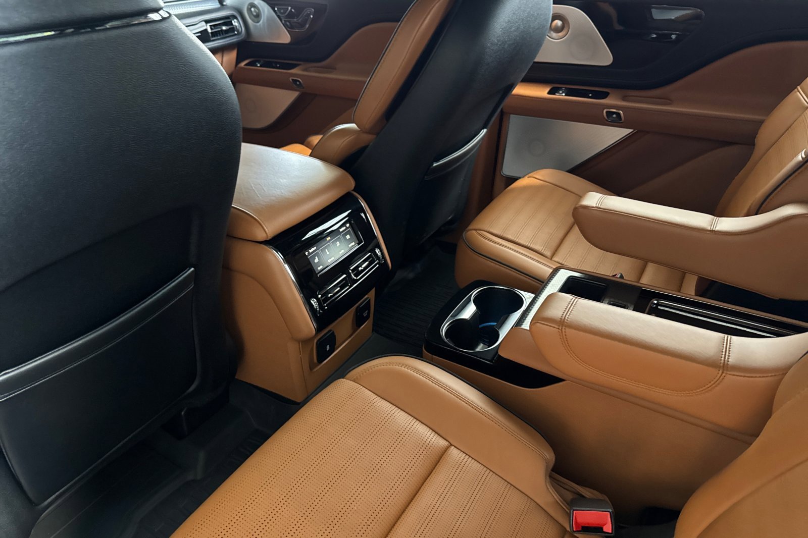 Used 2020 Lincoln Aviator Black Label Grand Touring w/ Class IV Trailer Tow Package image 12