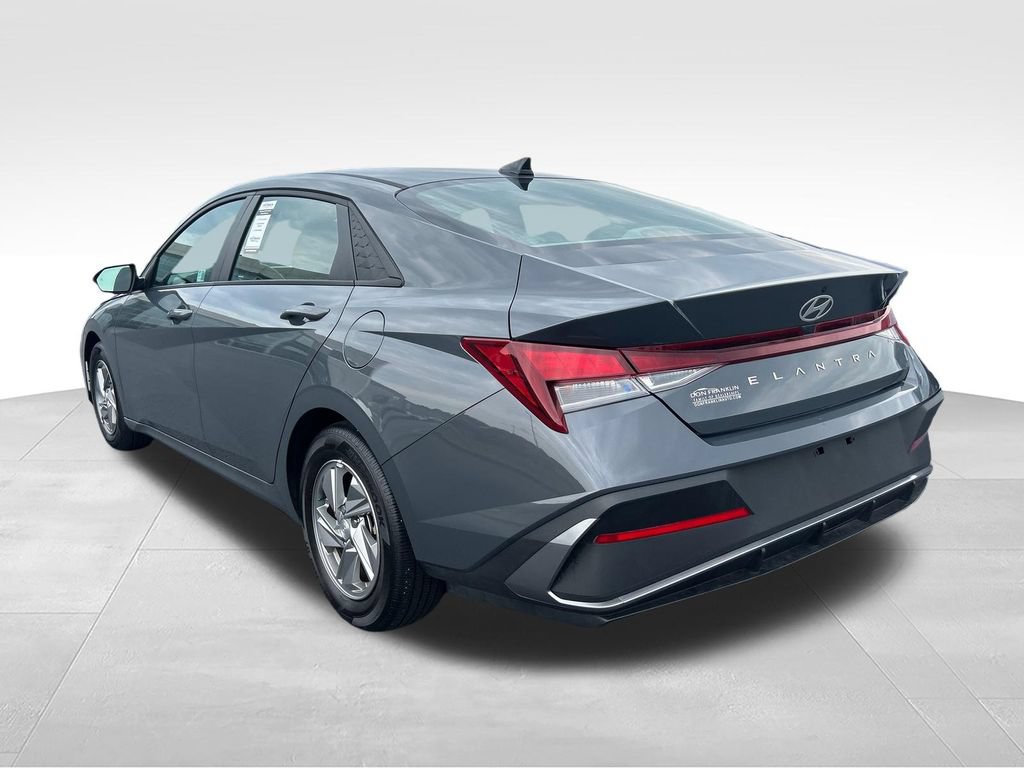 Used 2024 Hyundai Elantra SE FWD image 4