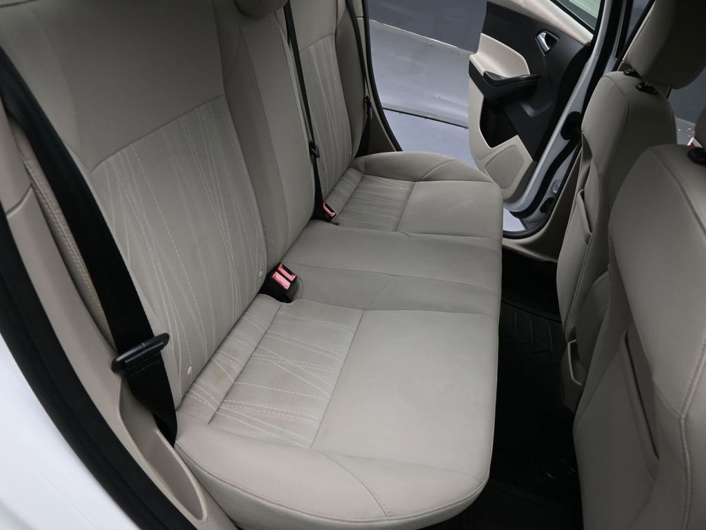 Used 2015 Ford Focus SE image 24