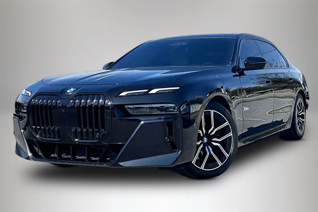 Used 2023 BMW 740i image 2