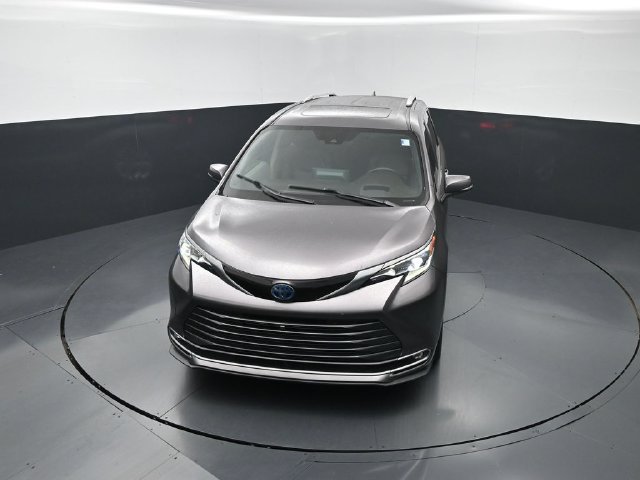 Used 2022 Toyota Sienna Platinum FWD image 31