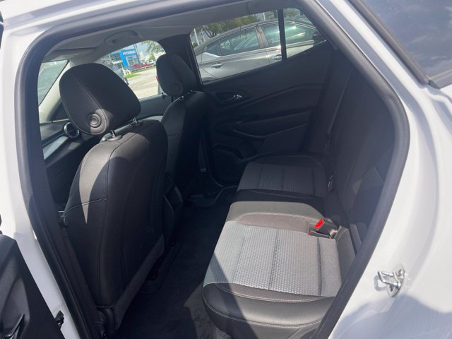 Used 2025 Chevrolet Trax LT FWD image 10