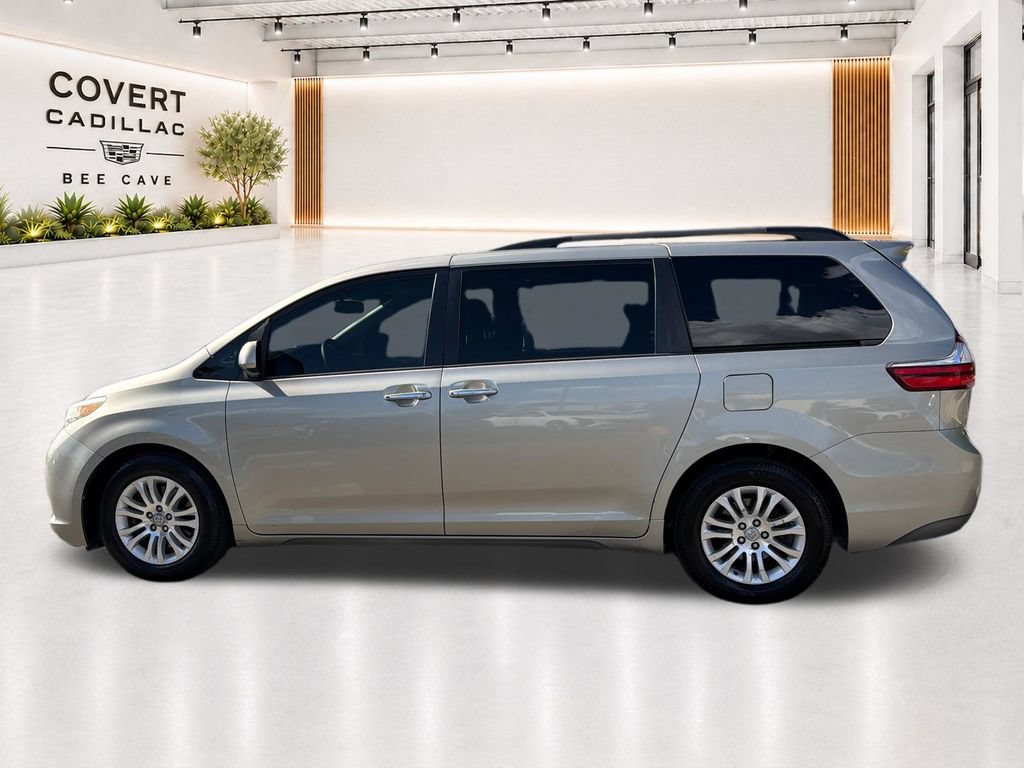 Used 2017 Toyota Sienna XLE w/ XLE Navigation Package FWD image 6