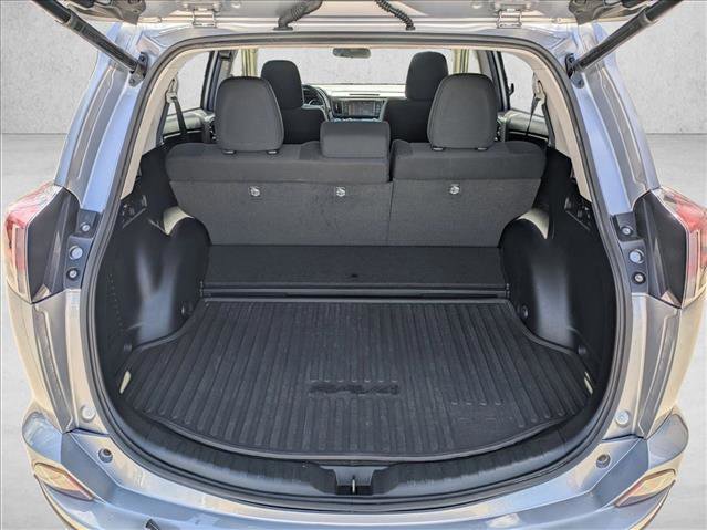 Used 2018 Toyota RAV4 XLE AWD/4WD image 6