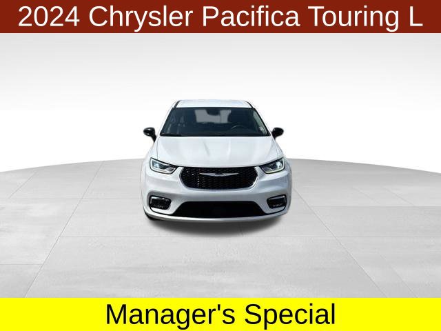 Used 2024 Chrysler Pacifica Touring-L FWD image 2