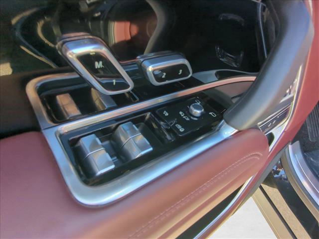 Used 2025 Land Rover Range Rover SE AWD/4WD image 10