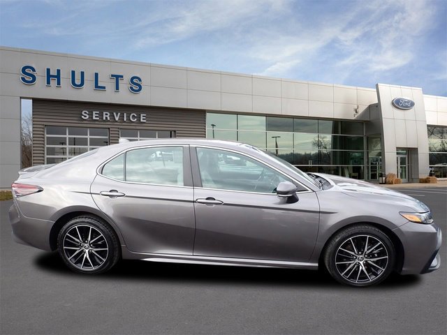 Used 2023 Toyota Camry SE image 4