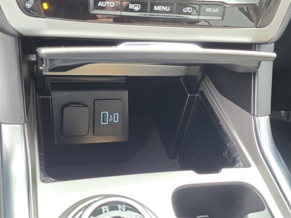 Used 2021 Ford Explorer XLT w/ Equipment Group 202A image 27