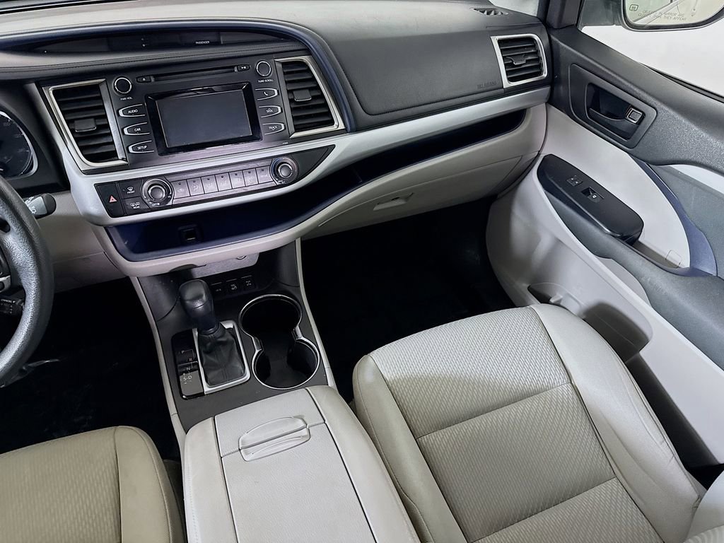 Used 2016 Toyota Highlander LE image 23