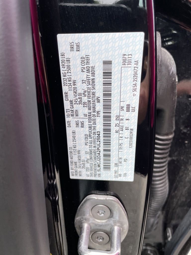 Used 2023 Lincoln Corsair Reserve w/ Equipment Group 202A image 14