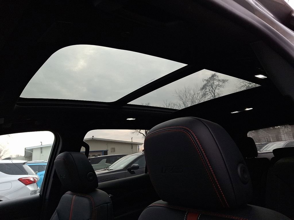 Used 2024 Chevrolet Traverse RS image 15