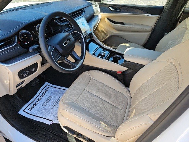 Used 2023 Jeep Grand Cherokee Limited w/ Luxury Tech Group II image 20