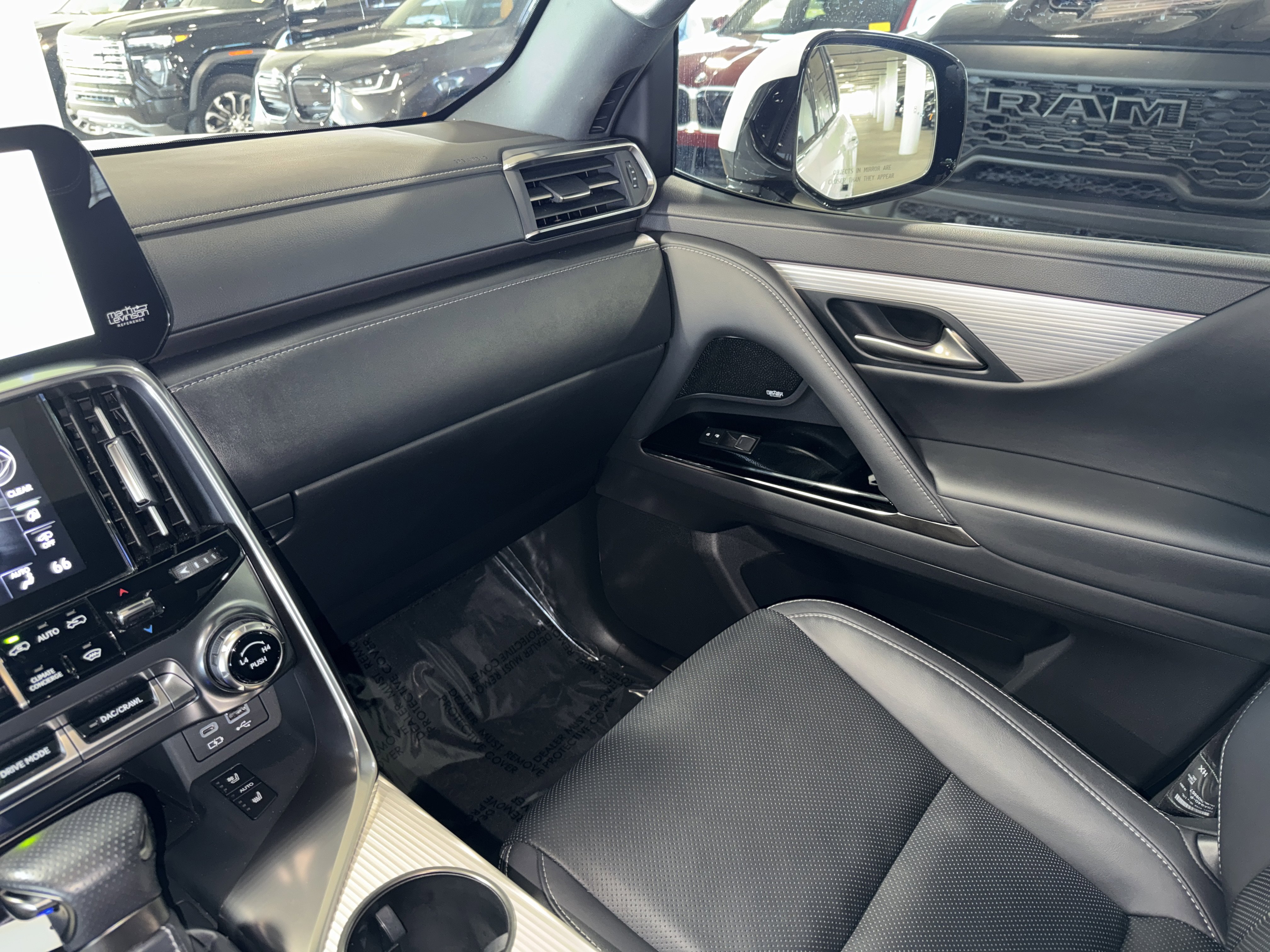 Used 2024 Lexus LX 600 F Sport image 31