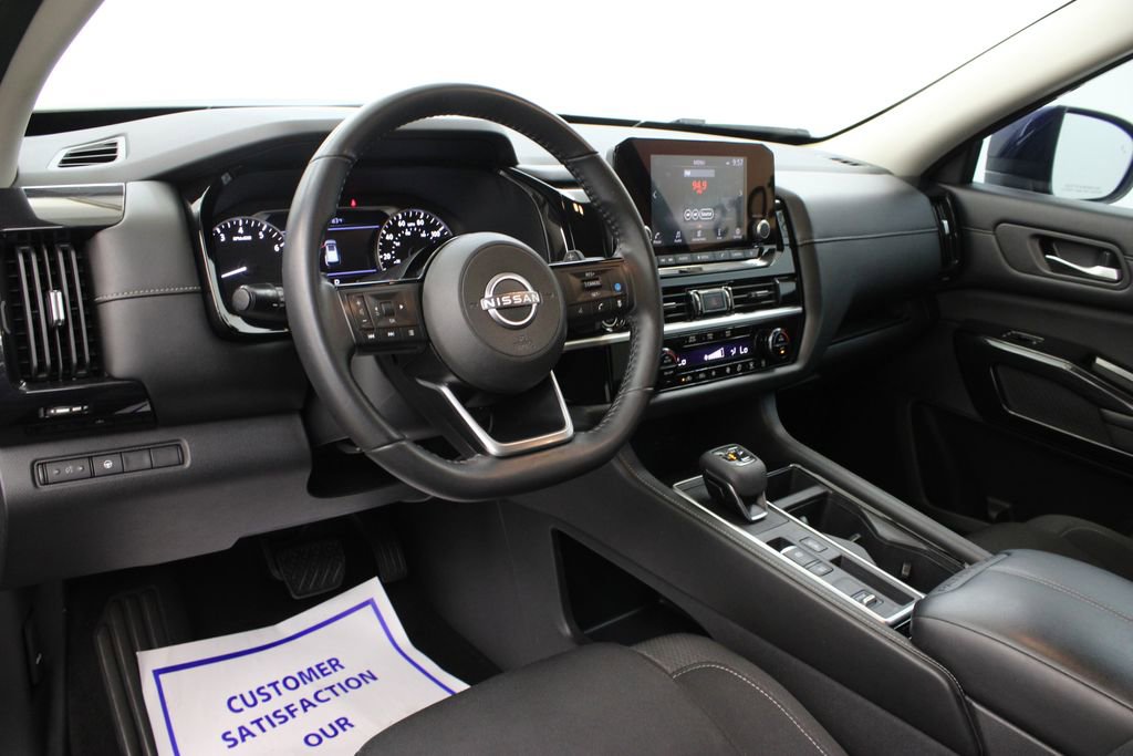 Used 2022 Nissan Pathfinder SV w/ SV Black Package FWD image 15