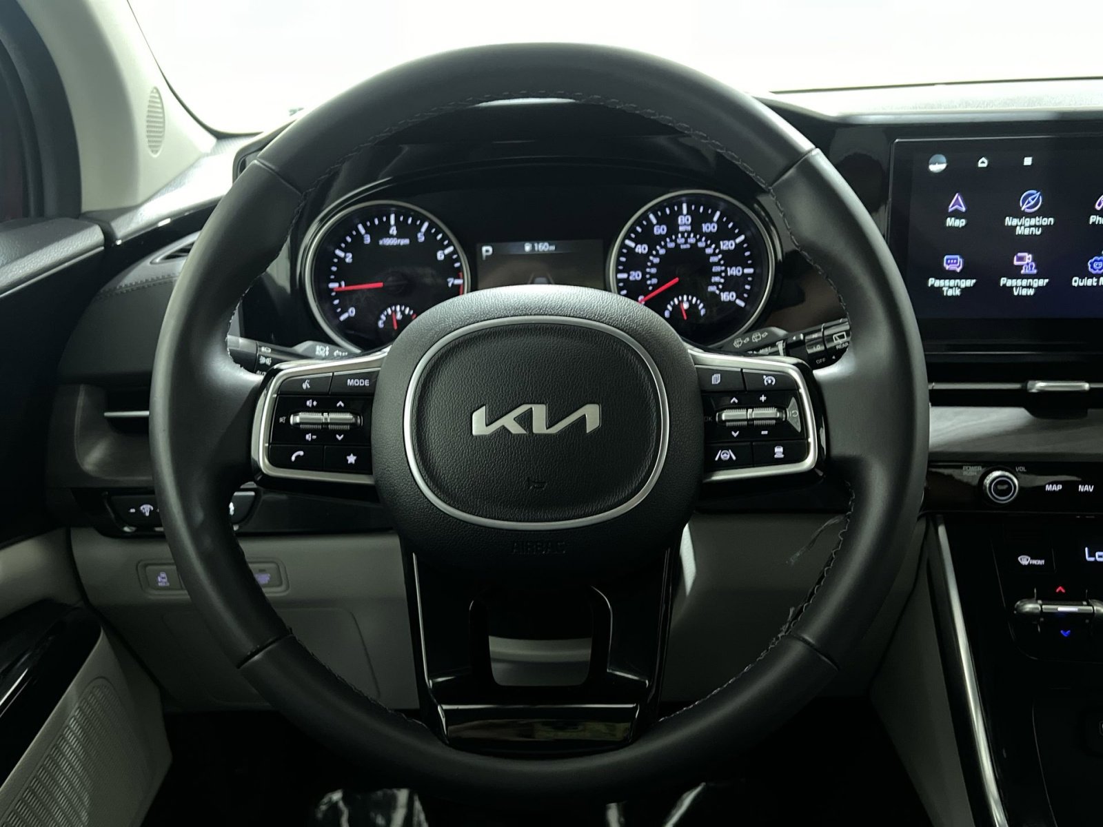 Used 2024 Kia Carnival EX FWD image 31