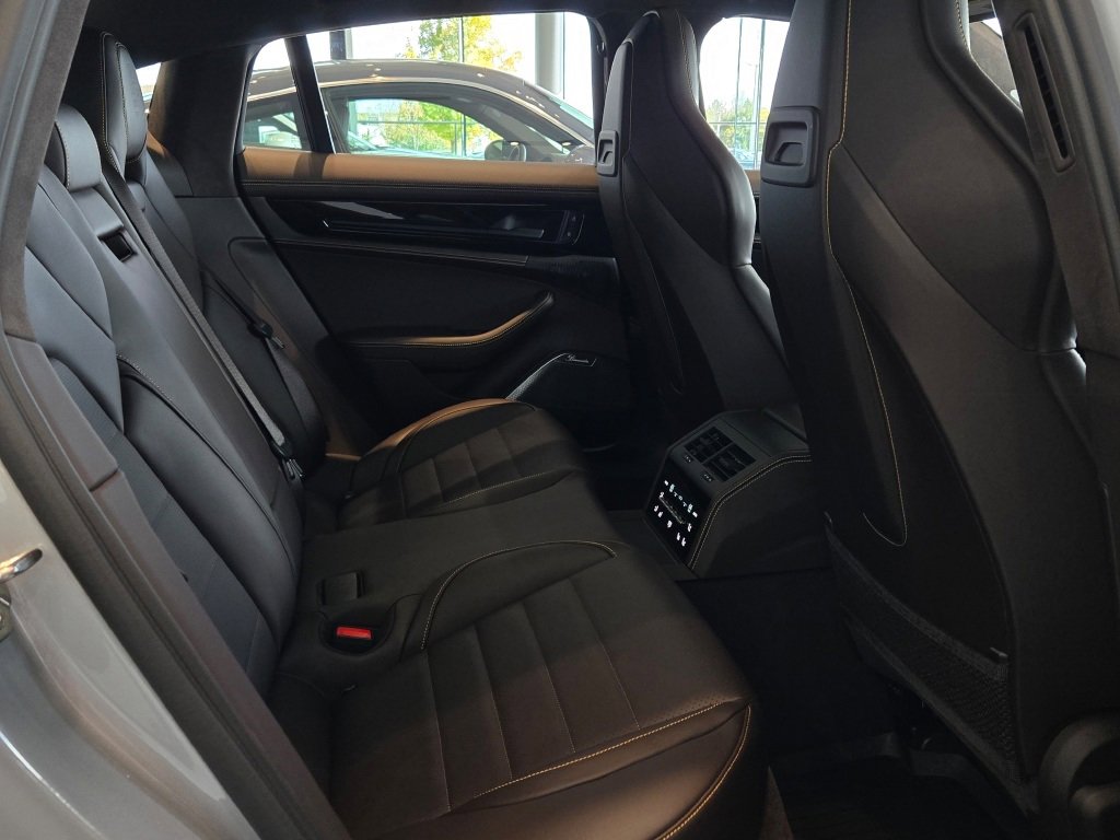 Certified 2025 Porsche Panamera GTS image 23