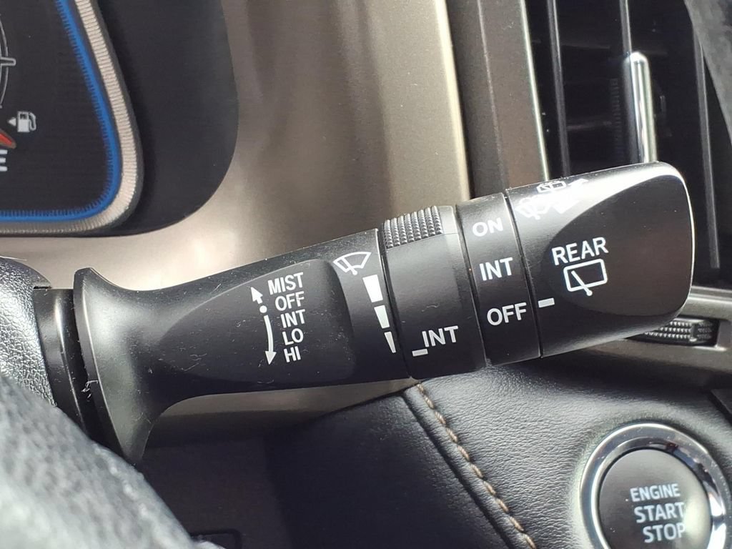 Used 2015 Toyota RAV4 Limited AWD/4WD image 30