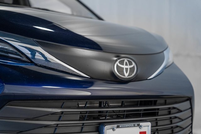 New 2026 Toyota Sienna XLE AWD/4WD image 10
