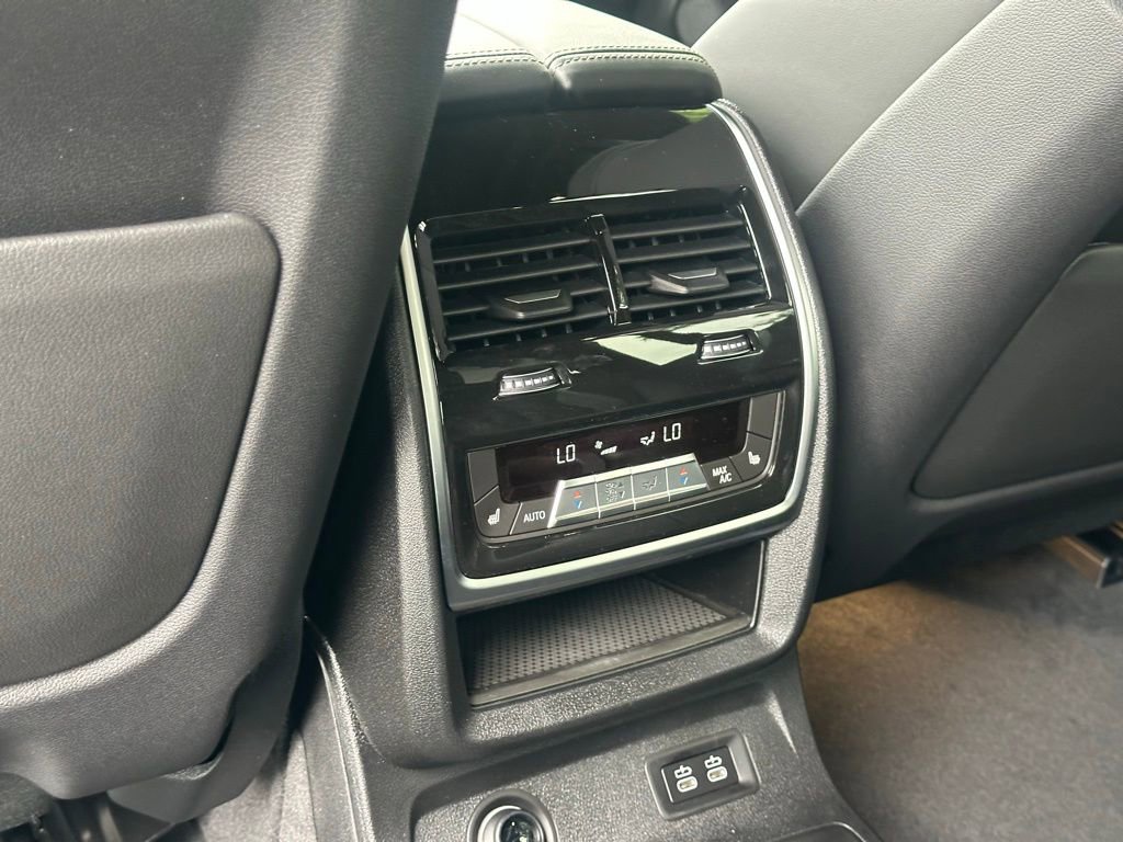 New 2026 BMW X7 M60i image 25