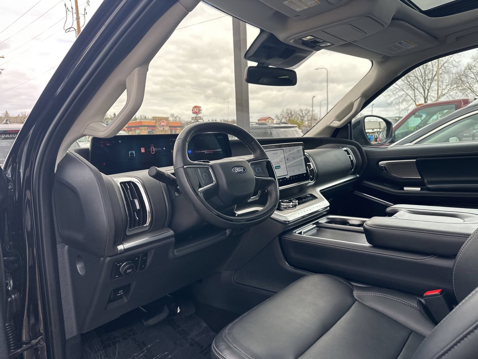 Used 2025 Ford Expedition Max Platinum AWD/4WD image 16
