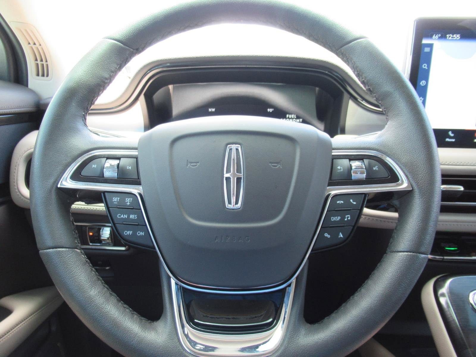 Used 2022 Lincoln Nautilus FWD w/ Premium Package image 22
