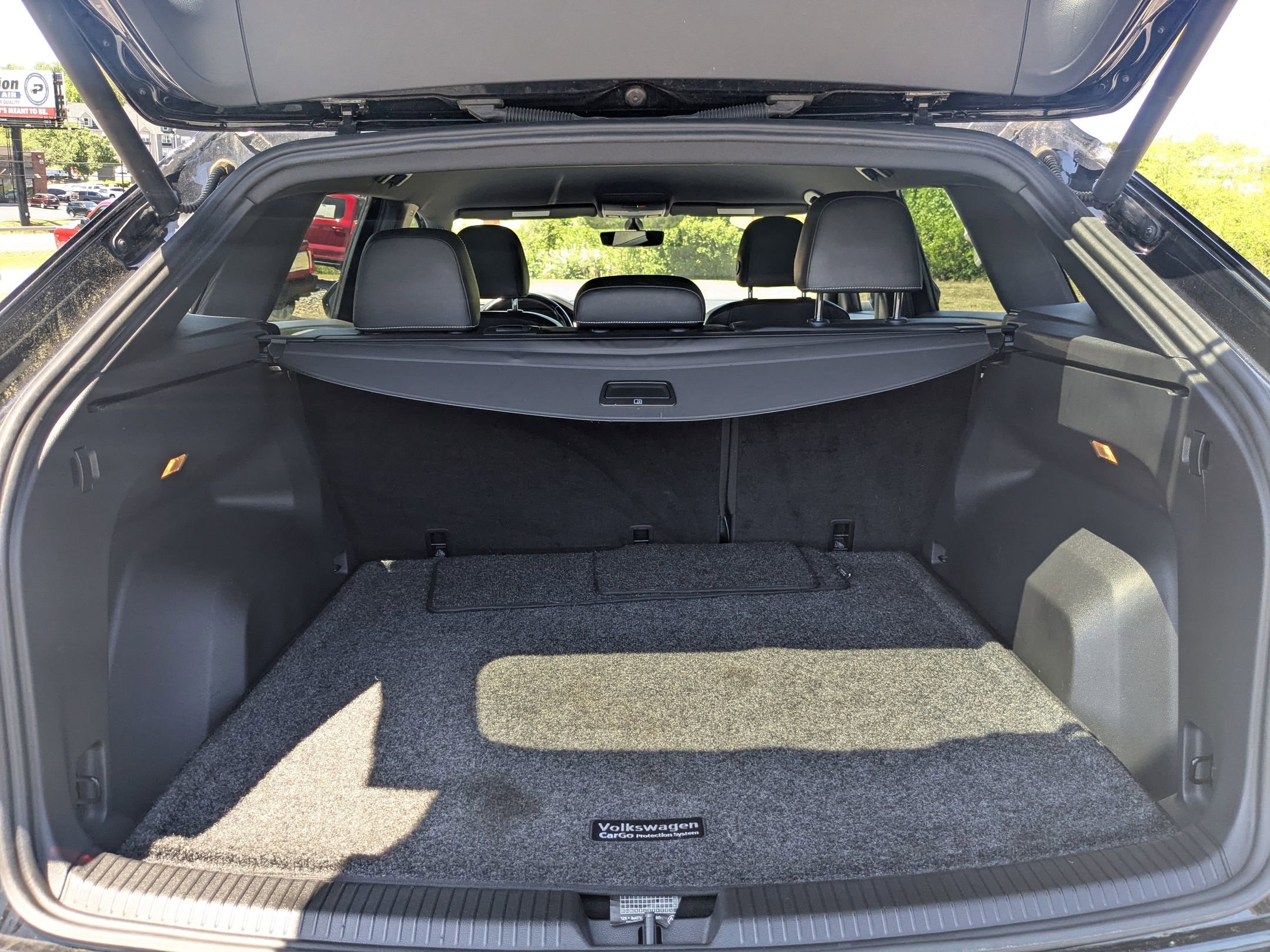 Used 2020 Volkswagen Atlas Cross Sport SE w/ Towing Package image 24