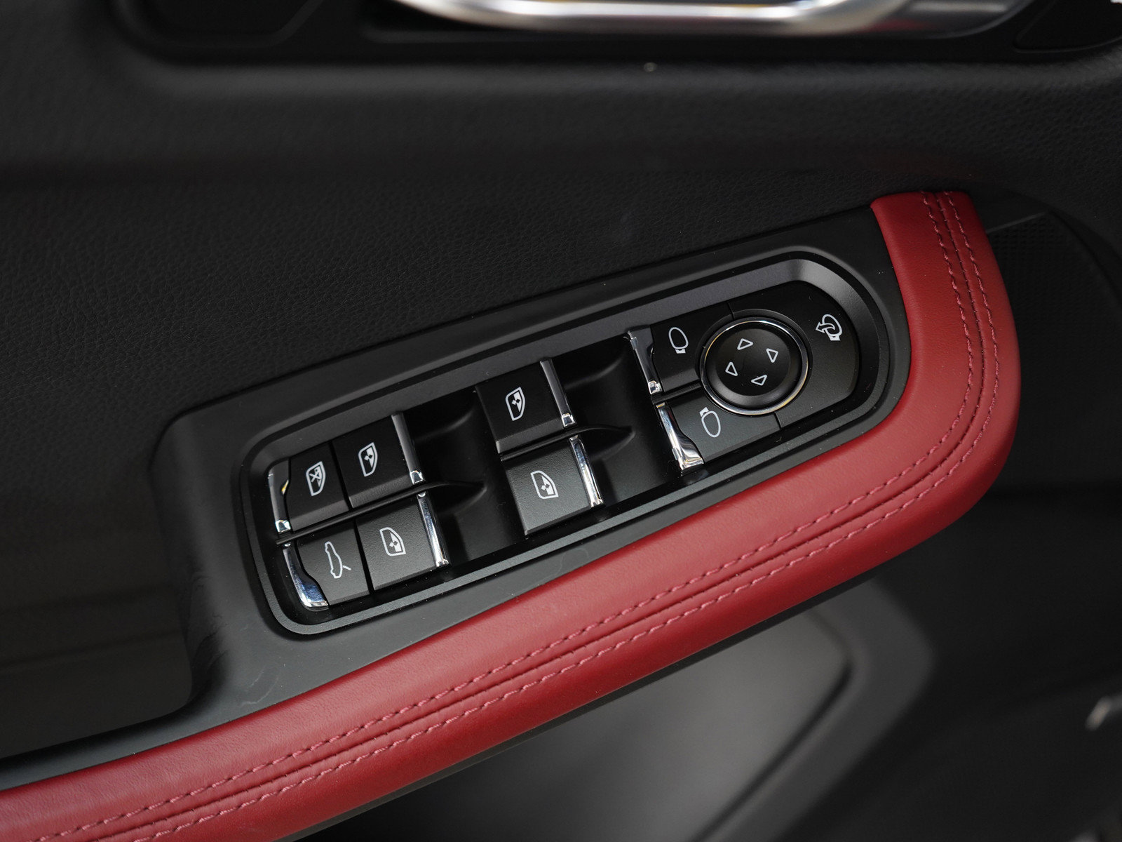 Used 2024 Porsche Macan S AWD/4WD image 20