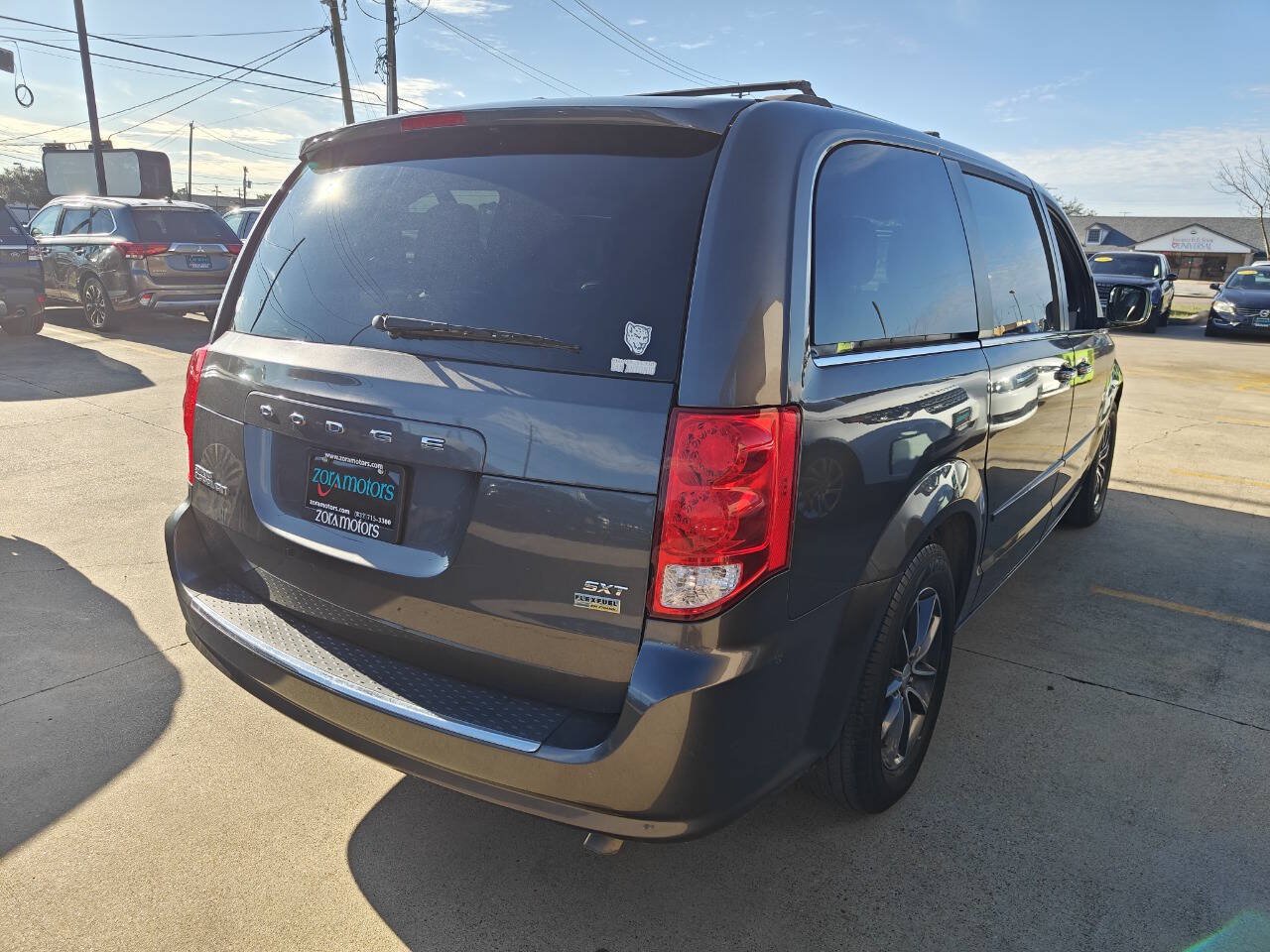 Used 2017 Dodge Grand Caravan SXT FWD image 5