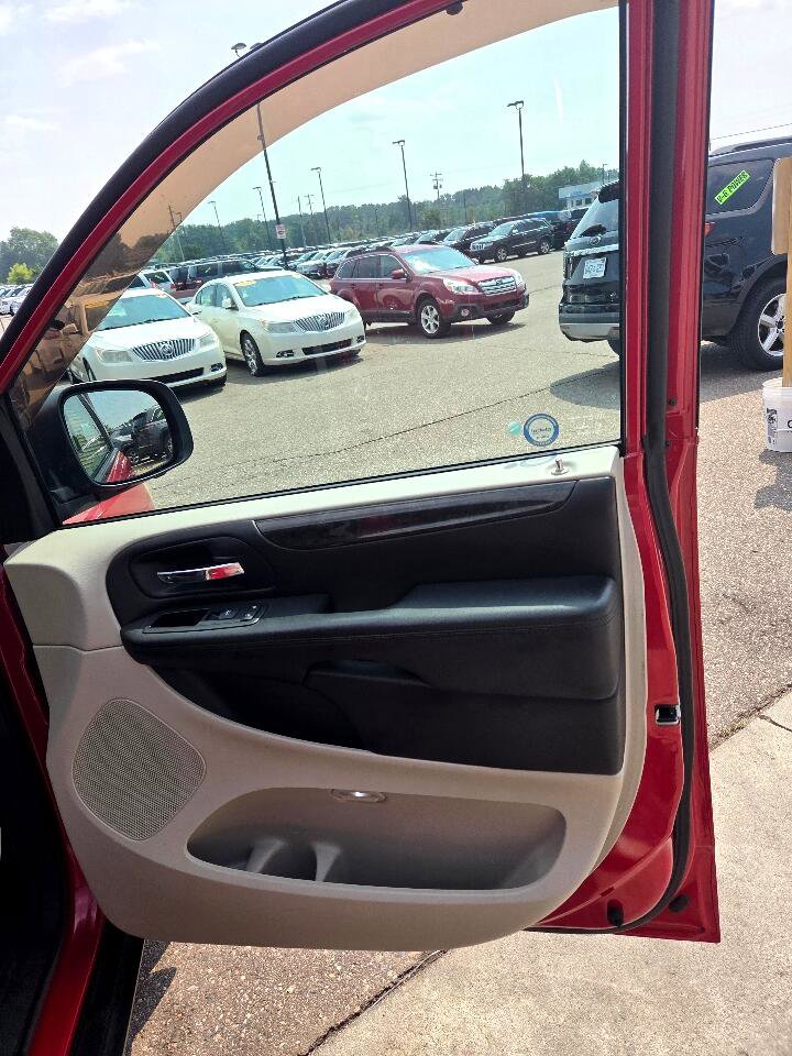 Used 2013 Dodge Grand Caravan SXT image 14