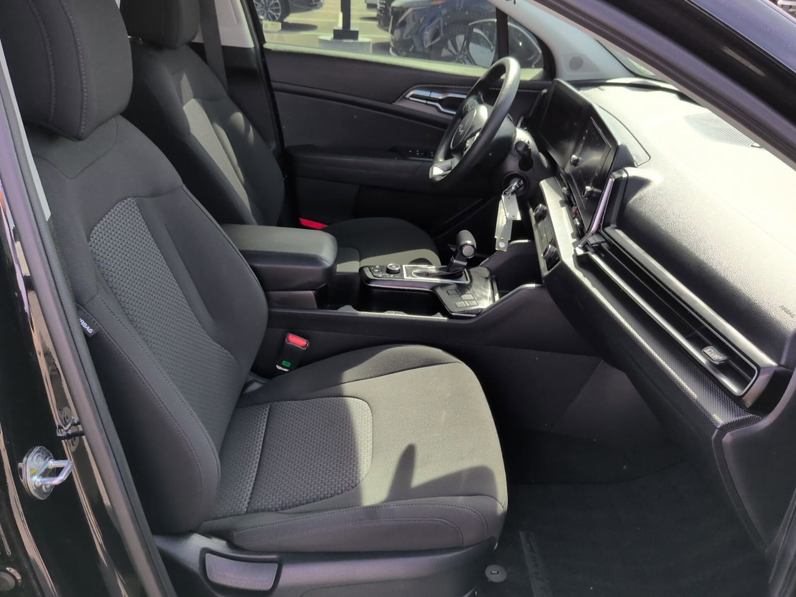 Used 2025 Kia Sportage LX image 14